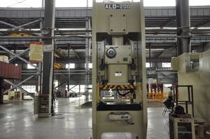 Presse à manivelle unique <span class=keywords><strong>pour</strong></span> la ligne de production de broches de disques de badges en métal de haute qualité - Product Image 3