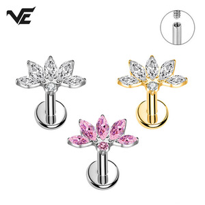 VIEN Gioielli ZPO-198 RS ASTM F136 Titanio Placcato <span class=keywords><strong>Argento</strong></span> Fiore Orecchini a Perno per <span class=keywords><strong>Piercing</strong></span> Cartilagine, Helix, <span class=keywords><strong>Trago</strong></span>, Labbro con Filettatura Interna - Product Image 1