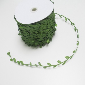 Guirlande de feuilles de saule artificielles Yuanfan, 1,5 cm, en tissu de soie, verdure pour décorations de mariage et de maison, 5, 10, 20, 100, 200 mètres - Product Image 1