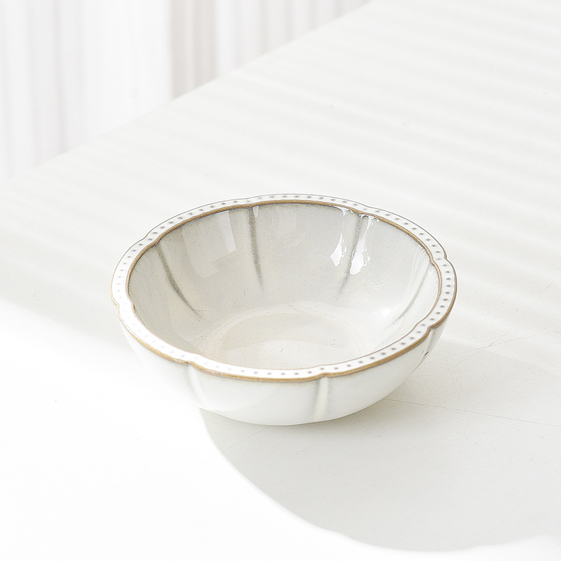 Le four à feuilles de lotus devient blanc