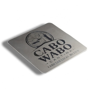 แผ่นรองแก้วโลหะสแตนเลสทรงสี่เหลี่ยมหรูหรา ไม่แตกหัก พร้อมโลโก้สั่งทำได้ สำหรับชาและกาแฟ - Product Image 1