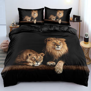 Juego de cama de tres piezas Black Lion, funda de edredón personalizada - Product Image 1