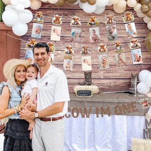 Striscione per il primo compleanno 'Holy Cow Im One Highland Cow' e striscione fotografico mensile per decorazioni per baby shower e compleanni - Product Image 4