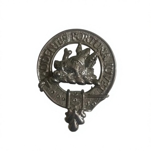 Este es un distintivo de escudo heráldico escocés antiguo del clan MacKinnon. - Product Image 1