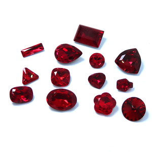 เพชรหลวมคุณภาพสูงรูปทรงผสมผสาน พลอยไลท์เซียม ชาร์มพลอยสังเคราะห์ทับทิม สำหรับทำเครื่องประดับ - Product Image 1