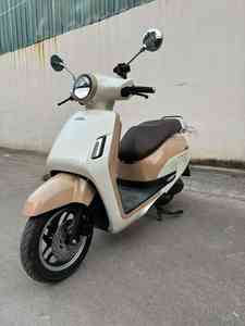 Moto d'occasion Honda Xiaola <span class=keywords><strong>125</strong></span> ABS, <span class=keywords><strong>scooter</strong></span> à essence monocylindre rétro refroidi par air avec CBS pour les trajets urbains - Product Image 2