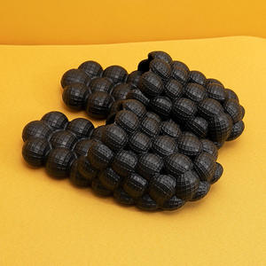 Pantoufles à bulles de litchi drôles Tongs de réflexologie pour femmes et hommes Pantoufles Trengy diapositives à bulles avec breloques de sabots personnalisées - Product Image 6