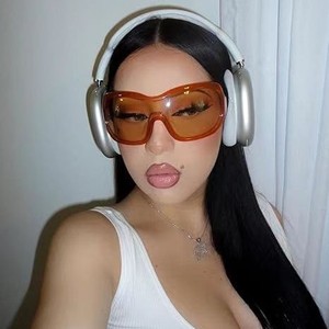 Nuovi Occhiali da Sole Oversize Y2K con Montatura Grande, Unisex, in Nero, Rosa e Giallo - Product Image 4