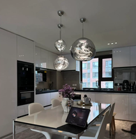 Lustre LED moderne en forme de lave avec abat-jour en aluminium et acrylique finition miroir pour salle à manger, salon, chambre à coucher, duplex