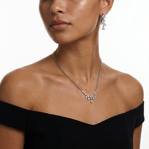 Collier en or blanc massif 18 carats de qualité exceptionnelle avec cluster de diamants de formes variées, bijoux fins pour femmes, à porter lors d'occasions formelles - Product Image 6