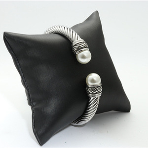 Pulsera de alambre plateado a la moda con perlas de imitación, joyería unisex para uso diario - Product Image 3