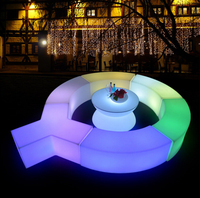 Furnitur dalam ruangan dan luar ruangan bahan PE baterai lampu Led isi ulang furnitur Led bercahaya bangku bengkok taman melengkung
