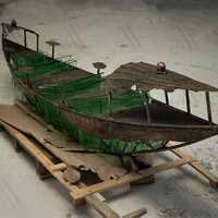 Sculpture de canoë unique, décoration paysagère publique, décoration de lacs de villégiature, décoration d'eau, statue de bateau vintage vieilli