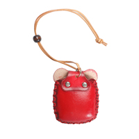 Porte-clés mini pochette ours mignon en cuir fait main, breloque de sac animal, pendentif décoratif artisanal pour rétroviseur de voiture, cadeau promotionnel