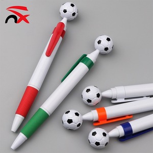Stylo de football promotionnel, logo personnalisé, stylo à bille en forme de ballon de football, publicité d'<span class=keywords><strong>entreprise</strong></span> unique, accessoires pour fans - Product Image 4