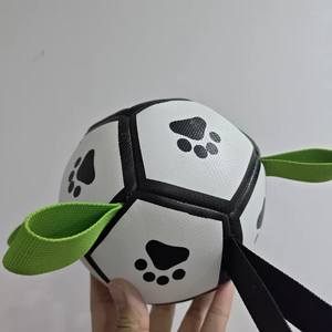 Nuevo Juguete Interactivo y Resistente para Perros y Gatos, para Limpiar los Dientes, Masticar y Morder, Pelota de Fútbol con Correas Resistentes y Diseño de Huellas de Patas, Moderno - Product Image 4