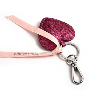 Llavero de Alta Calidad con Logotipo Serigrafiado en Forma de Corazón Brillante Multicolor con Cinta Rosa - Product Image 5