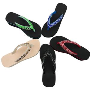 Sandalias de Plataforma con Cuña para Mujer Nicecin, con Pedrería Brillante y Correa de Cristal, Suela Gruesa de EVA Suave, Chanclas de Playa de Verano Personalizadas - Product Image 1