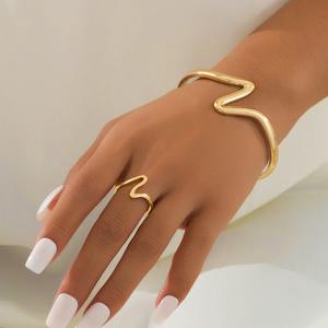 Set Perhiasan halus wanita, gaya minimalis pribadi, 2 potong cincin gelang pola gelombang logam dengan zirkon - Product Image 1