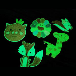 Patch insignes 3D <span class=keywords><strong>lumineux</strong></span> personnalisé avec logo brodé, effet phosphorescent, en tissu toile, accessoires vestimentaires - Product Image 5