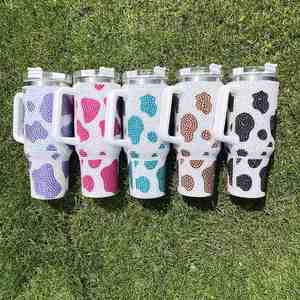 Meilleurs cadeaux à prix avantageux avec poignée et paille, gobelet de 40 oz à imprimé vache avec strass - Product Image 4