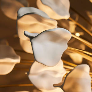 Lustre en céramique nordique à fleurs, moderne, grande branche d'arbre, pétale blanc, luminaire suspendu pour salle de mariage - Product Image 3