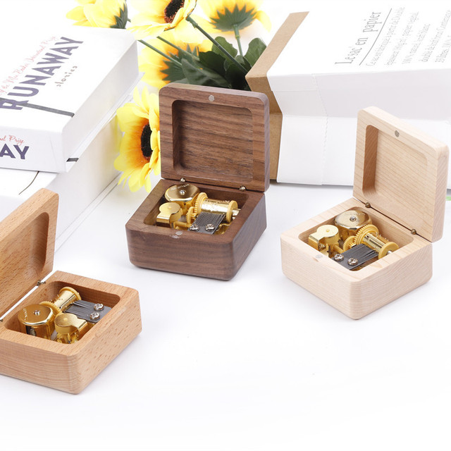 High Quality Walnut Wood Music Box Contemporary Design Wood Handicraft for Graduation Wedding Birthday Anniversary Knick-Knacks
