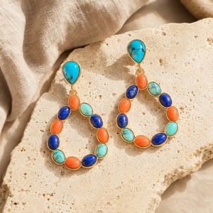 Orecchini pendenti vintage bohémien colorati e traforati, orecchini da donna esagerati per feste e regali - Product Image 1