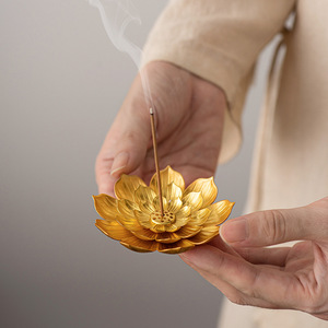 Brûleur d'encens en métal avec motif lotus en relief, mini brûleur d'encens <span class=keywords><strong>pour</strong></span> bâtonnets de santal, encensoir <span class=keywords><strong>pour</strong></span> offres religieuses du Moyen-Orient - Product Image 4