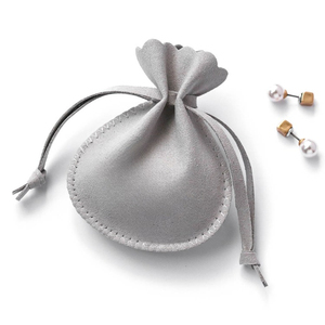 Bolsa de Joyería de Microfibra de Lujo con Logotipo Personalizado Gris para Anillos, Collares y Pendientes, con Cordón - Product Image 3