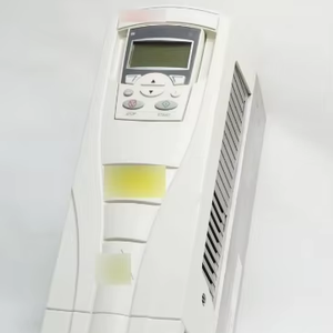 Nouveau contrôleur d'automatisation ACS550-01-05A4-4 d'origine en stock - Product Image 1