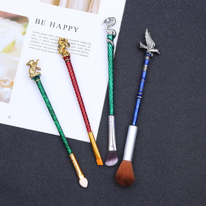 Ensemble <span class=keywords><strong>de</strong></span> 4 pinceaux <span class=keywords><strong>de</strong></span> <span class=keywords><strong>maquillage</strong></span> exquis sur le thème <span class=keywords><strong>de</strong></span> la magie, en métal, avec personnage 3D, <span class=keywords><strong>pinceau</strong></span> à paupières magique <span class=keywords><strong>Harry</strong></span> <span class=keywords><strong>Potter</strong></span>, cadeau - Product Image 2