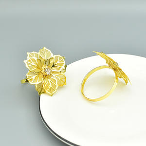 Hôtel en acier inoxydable fleur strass métal galvanisé restaurant fin <span class=keywords><strong>de</strong></span> haute qualité <span class=keywords><strong>rond</strong></span> <span class=keywords><strong>de</strong></span> <span class=keywords><strong>serviette</strong></span> tapis anneau <span class=keywords><strong>de</strong></span> <span class=keywords><strong>serviette</strong></span> - Product Image 4