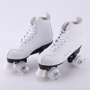 Patins à roulettes unisexes à roues lumineuses, patins à roulettes à double rangée, chaussures à quatre roues, patins pour adultes, <span class=keywords><strong>taille</strong></span> <span class=keywords><strong>34</strong></span> à 45, noir et blanc - Product Image 3