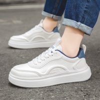 Nouvelles chaussures en cuir décontractées légères pour hommes printemps-automne, baskets multifonctionnelles de sport pour hommes, chaussures blanches