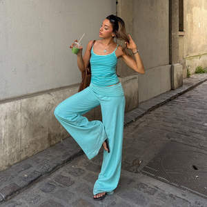 Conjunto de Dos Piezas para Vacaciones de Verano en la Playa: Top Camisero Básico a Rayas Verde Menta y Pantalones Largos Casuales con Cintura Baja y Banda Elástica - Product Image 3