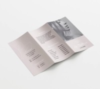 Brochure personnalisée en papier d'art imprimé numériquement en couleur, avec pelliculage, gaufrage et débossage, conception graphique de logo sur mesure