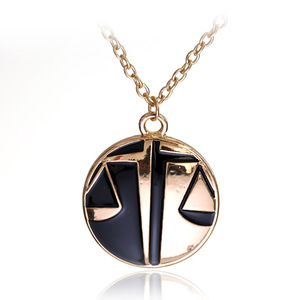 Collar con Colgante de Metal con el Símbolo de la Fracción Divergent Candor - Product Image 2
