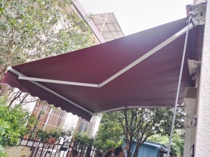 Auvent rétractable en tissu polyester manuel ou motorisé E5 avec structure en aluminium pour balcon, terrasse, auvent anti-pluie - Certifié CE - Product Image 4