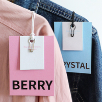 Etiquettes pivotantes personnalisées avec logo de marque privée Etiquettes de taille en papier kraft découpées Etiquettes volantes gaufrées pour vêtements Affichage de la taille des vêtements pour sacs