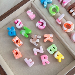 <span class=keywords><strong>Perles</strong></span> acryliques bicolores dégradées à grand trou, 26 <span class=keywords><strong>lettres</strong></span>, pour accessoires de stylos perlés DIY et chaînes de téléphone, vente en gros - Product Image 3