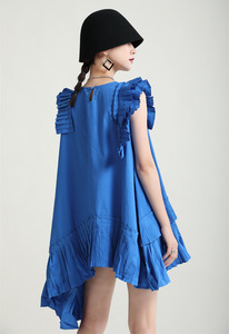 Robe courte fée <span class=keywords><strong>mince</strong></span> 2024 irrégulière plissée a-ligne grand ourlet <span class=keywords><strong>petite</strong></span> robe à manches volantes pour femmes avec bords à volants - Product Image 4