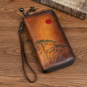 Portefeuille long Ando Bag en cuir véritable pour femme, style vintage, avec motif paysage en relief, fermeture éclair intégrale et dragonne - Product Image 2