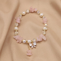 Bracelet en perles d'eau douce fait à la main, détail artisanal, style unique, charme artisanal, cadeau significatif, bracelet en perles