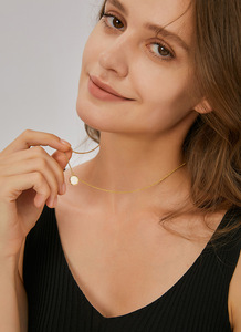 Collar con Colgante de Ópalo de Latón de Diseño en Oferta, Elegante Accesorio de Joyería de Aleación de Estilo Religioso para Aniversarios Clásicos y Fiestas - Product Image 4