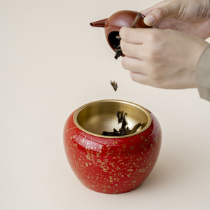 Contenedor de residuos de té Jian Shui de latón lacado con purpurina dorada, rojo y negro, con revestimiento interior dorado para la ceremonia del té Kung Fu. - Product Image 2