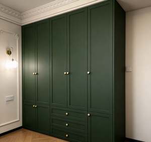 Armario de Dormitorio Verde Oscuro Personalizado BALOM con Puertas de Rejilla, Cajones Integrados, Amplio Espacio de Almacenamiento de Ropa, Muebles de Armario - Product Image 2