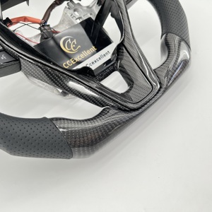 Volant sport en cuir perforé et fibre de carbone personnalisé avec écran LED - Qualité supérieure - Product Image 2