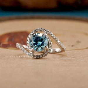 Bijoux de luxe en diamants, comprenant de magnifiques bagues en diamants conçues pour refléter la sophistication, la beauté et la brillance durable. - Product Image 4