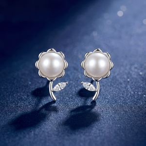 Elegant Daisy Freshwater Pearl <b>Studs</b> <b>Silver</b> Plated Copper Jewelry Charming Floral Shape for Women Gifts - Product Image 4